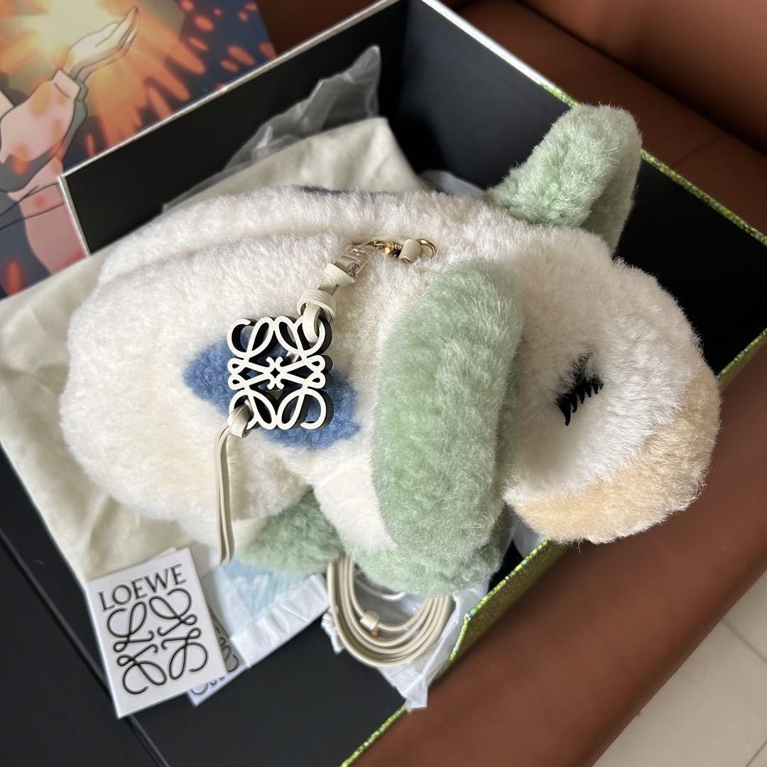 と*ん様 Loewe パウラルイビザ　スクウェアクッション LOEWE Ghibli Howl's Moving Castle collaboration Cow bag | eBay