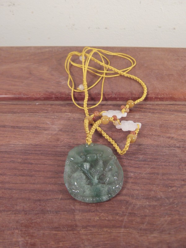 Chinese Knotted Necklace w. Agate Pendant (Fish)