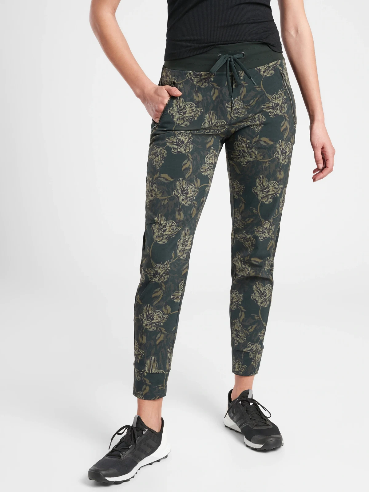 Athleta Trekkie North Printed Jogger Pants 4P Terra Firma Olive Green #657666