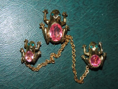 1940s FROG FAMILY SCATTER PINS ON CHAIN PINK * GREEN RHINESTONES GOLD TONE