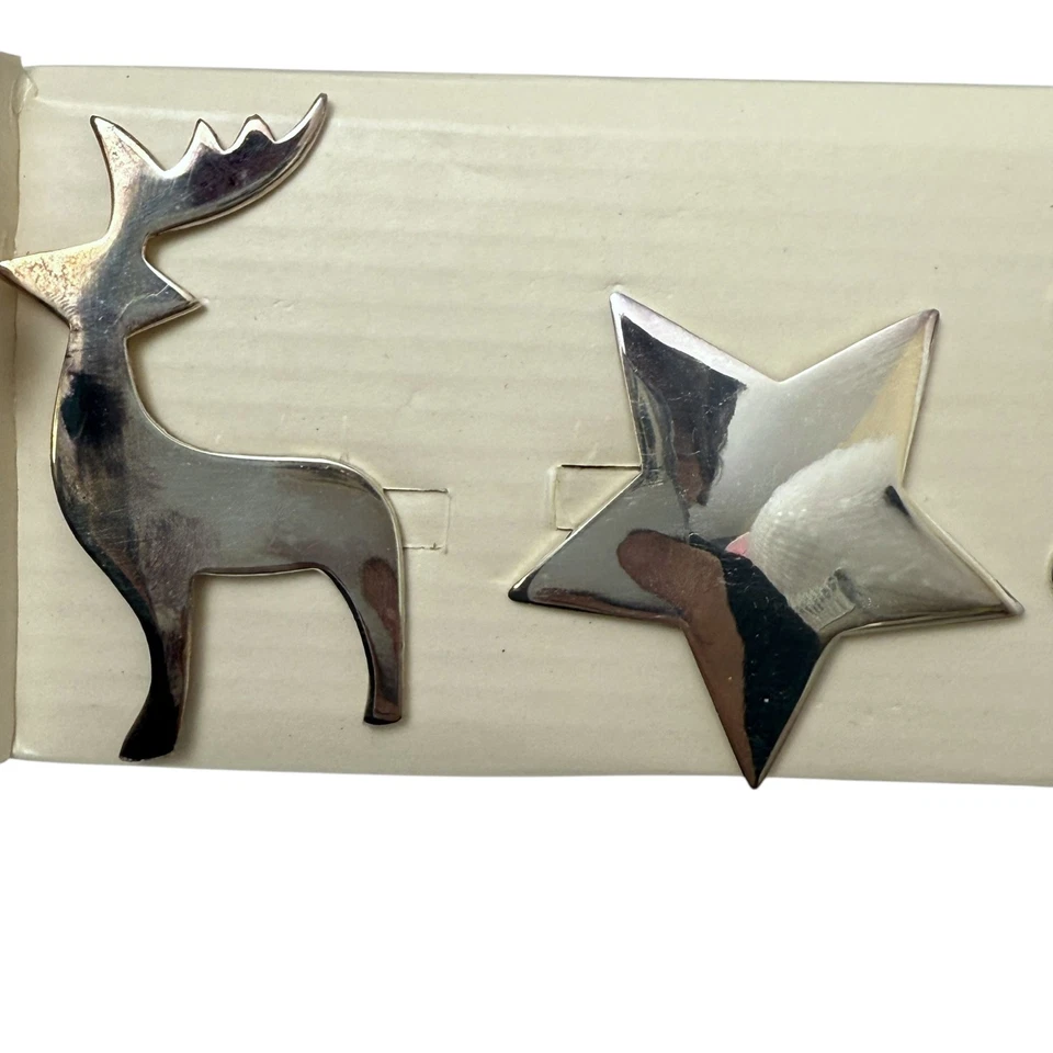 Juego de 4 servilletas navideñas PIER 1 IMPORTS con motivos navideños plateados Foto 2 de 4