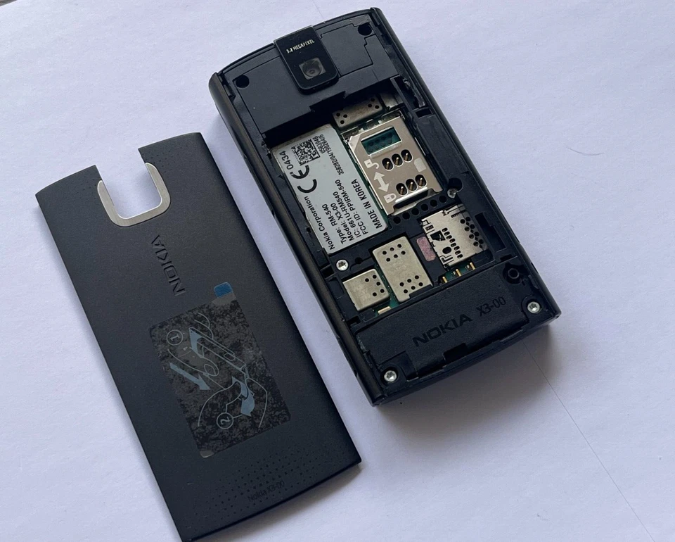 Genuine Nokia X3-00 Red Black (Unlocked) - Image 3 of 4