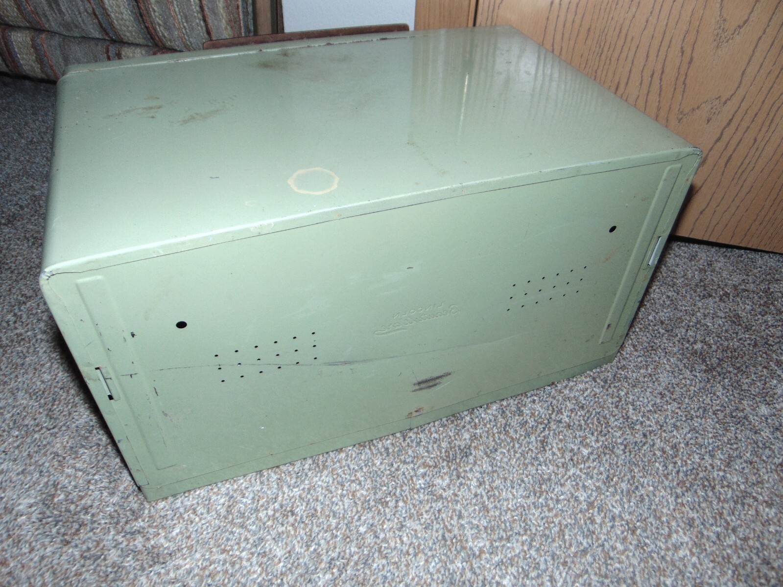 Vintage Mid Century Metal Lincoln BeautyWare Bread Box With Shelf