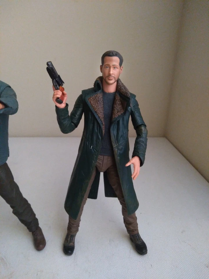 Figura de acción Neca Blade Runner 2049 Oficial K & DECKARD usada VENDEDOR DE EE. UU. *** Foto 2 de 4