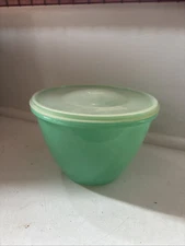 Vintage Tupperware Crisp It Lettuce Keeper Jadeite Green #679 With Dome Lid #680