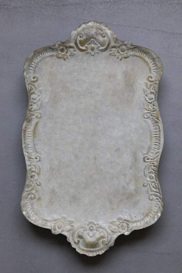 Bandeja metálica decorativa con acabado gris envejecido Foto 3 de 4