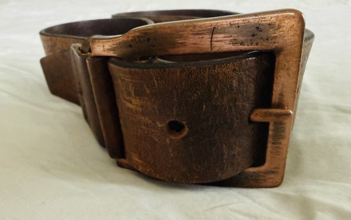 2005 D&G Dolce Gabbana Med / Lrg Men's Brown Belt W/ Copper Buckle