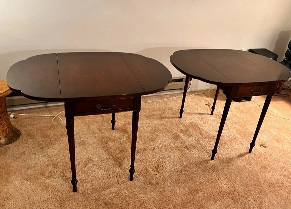 Juego de 2 mesas auxiliares vintage Imperial Grand Rapids hoja caída caoba 123 Foto 2 de 4