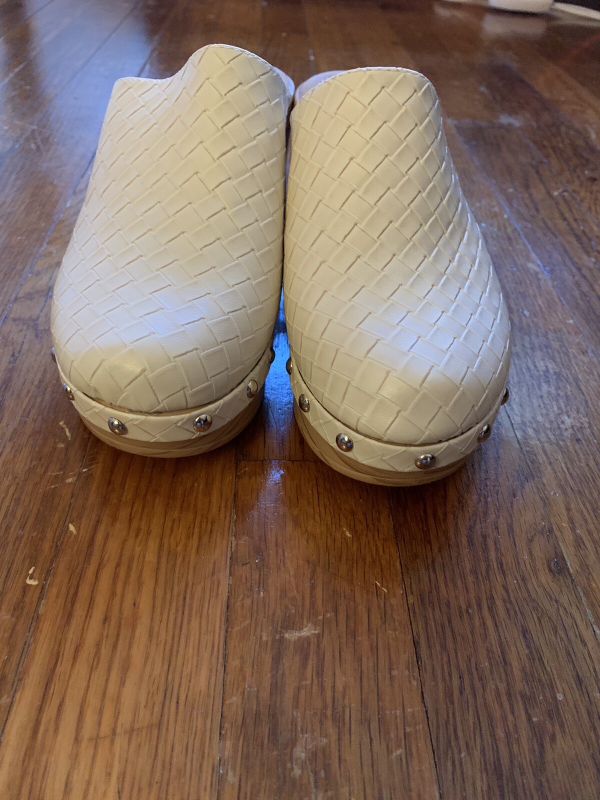 Atalina White  Leather Clog Women’s Shoes size 7.5 Crosshatch Pattern Comfy