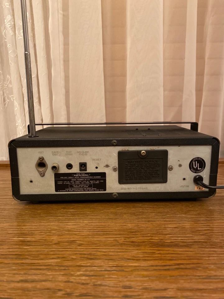 Escáner programable de entrada directa Realistic Pro-2021 200 canales ¡Revista gratuita! Foto 3 de 4