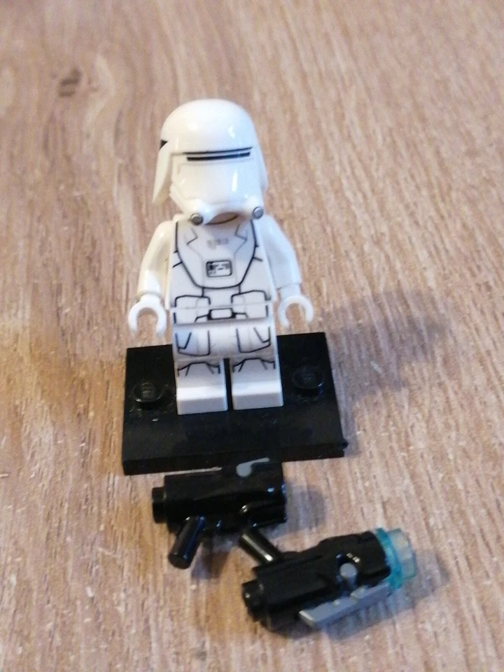 LEGO Star Wars 75126 First Order Snowspeeder, photo 1 sur 4