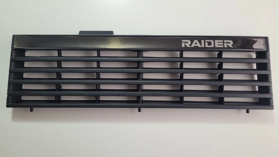 Parrilla delantera negra Dodge Raider Foto 2 de 4