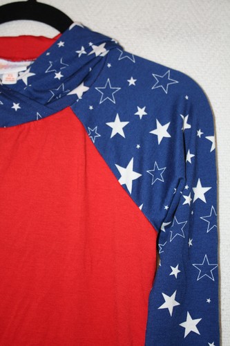 NUEVO CON ETIQUETAS LuLaRoe Talla XS Ámbar Sudadera con Capucha Rojo Blanco Azul Estrellas Patriótico Manga Larga - Imagen 3 de 4