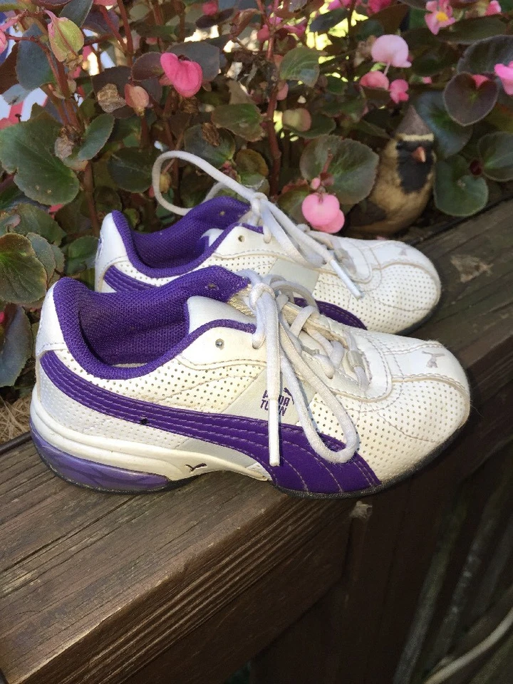 Sapato esportivo Puma Turin perfurado gatinho gato criança meninas tamanho 7 roxo acento - Imagem 2 de 4