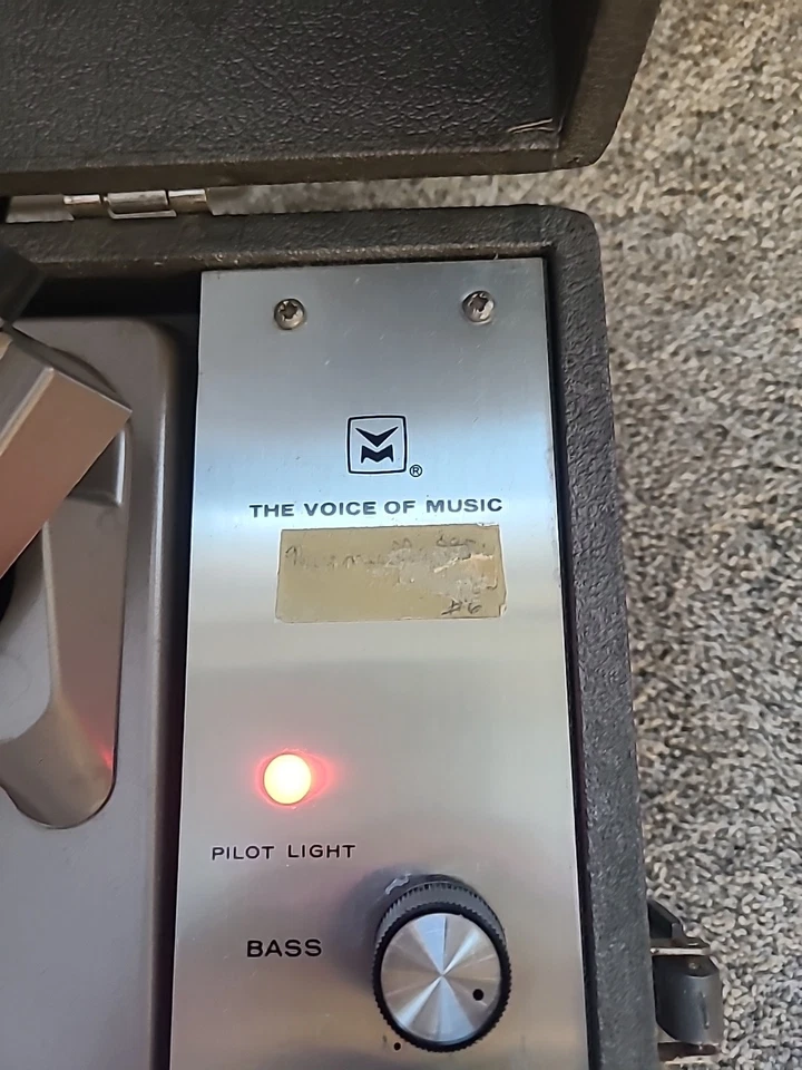 La Voz de la Música Modelo 216-3. Tocadiscos 216/Av vintage funcionando Foto 3 de 4