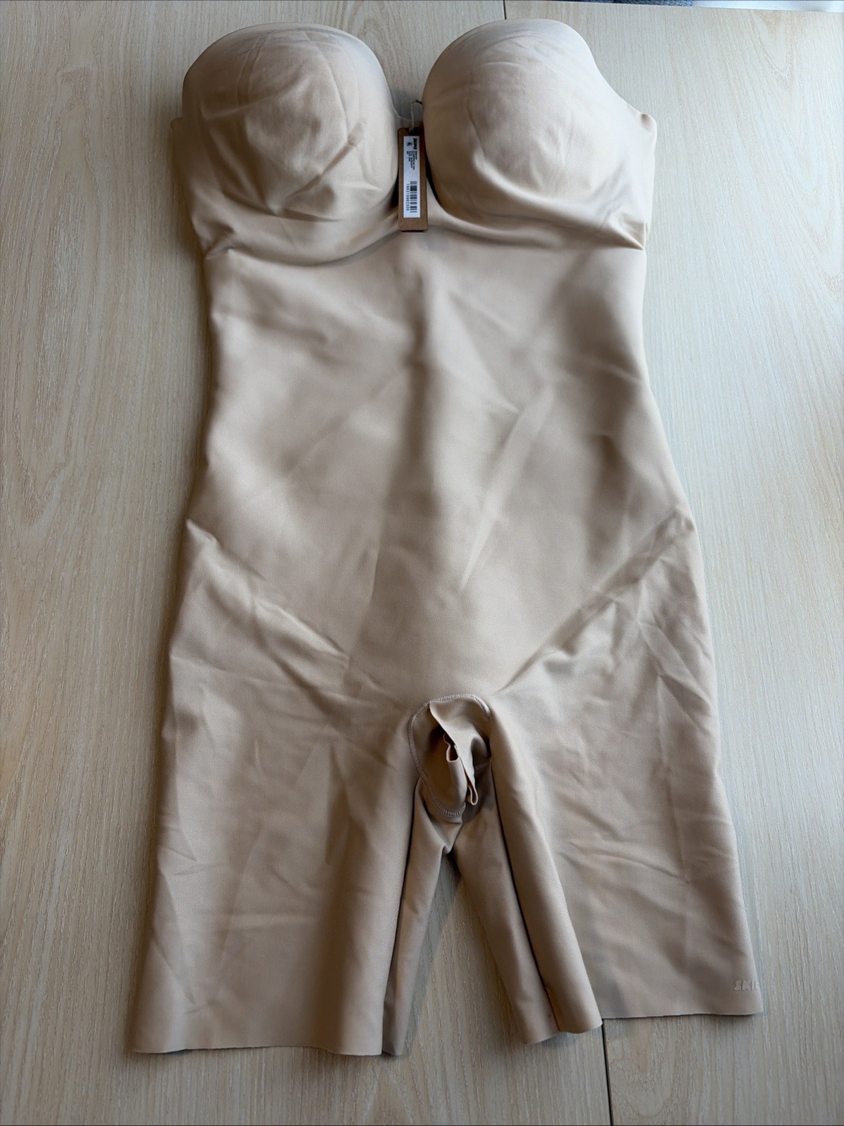 Skims Body CS Underwire Mid Thigh Size Large Sand