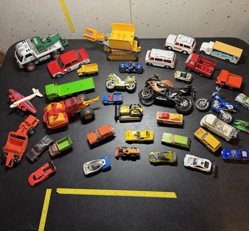 Toy Vehicle Lot Of 36 Hot Wheels Matchbox Lesley Corgi Tootsie & More Mixed VTG