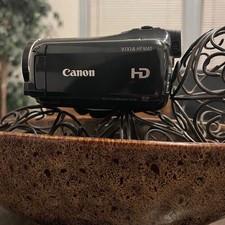 Canon VIXIA HF M41 Full HD Camcorder with HD CMOS Pro 32 GB.