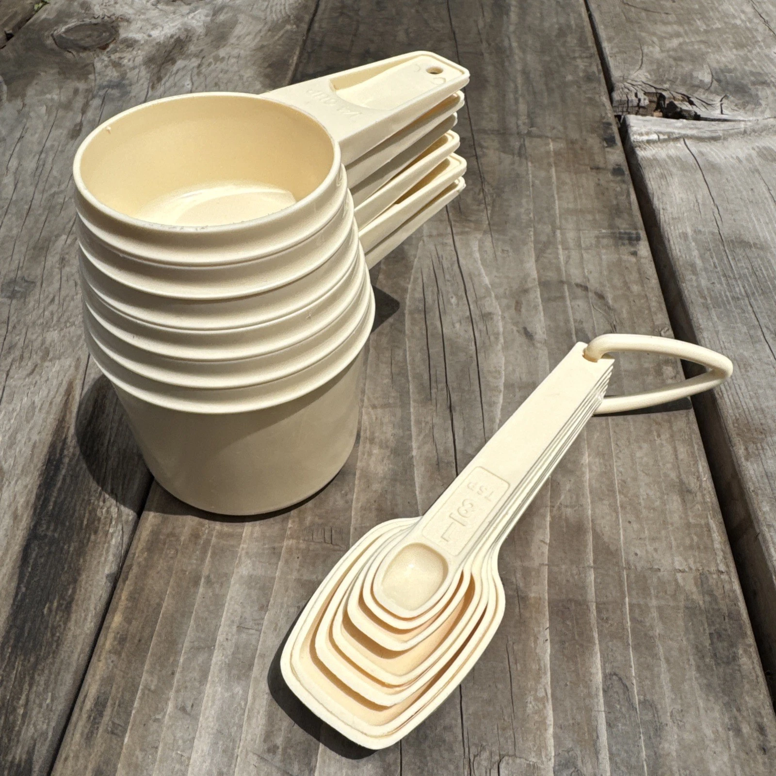 Vtg Tupperware Measuring Cups and Spoons Set Light Yellow Cream Nesting Cups
Opens in a new window o