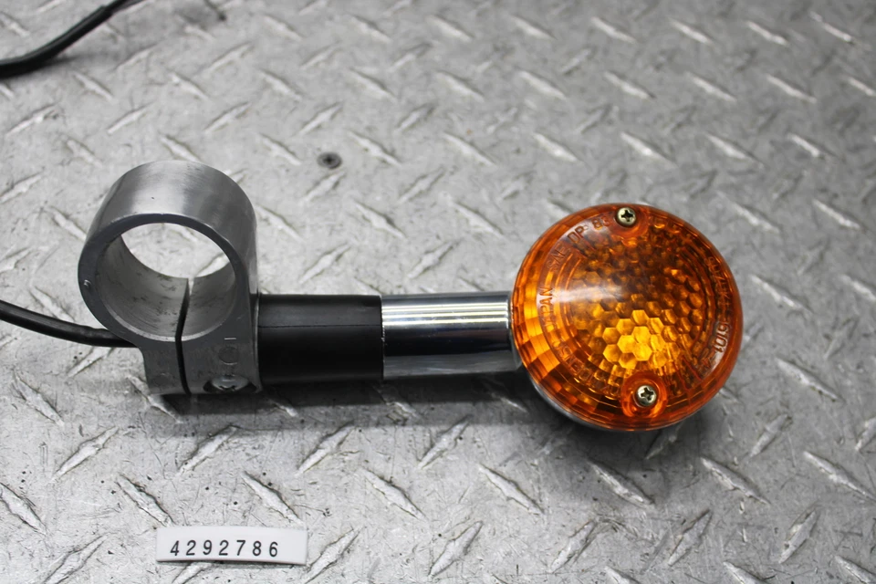 1997 SUZUKI SAVAGE 650 LEFT FRONT TURN SIGNAL LIGHT INDICATOR - Image 2 of 4