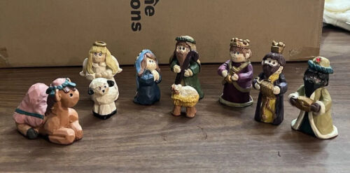 Nativity Set Figures Signed 1999 Jesus Angel Wise Men Mary Lot Clay - Photo 1 sur 18