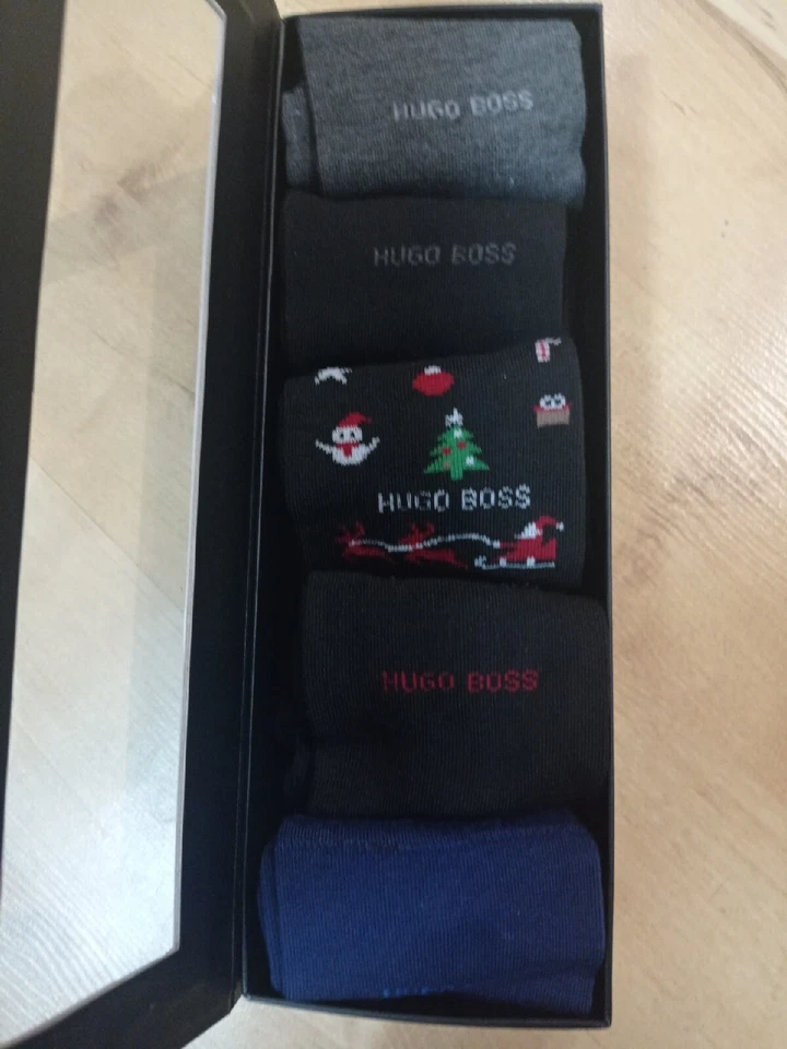 Men’s 5 Pairs Hugo Boss Christmas Socks Size UK 6-8 - Image 3 of 4