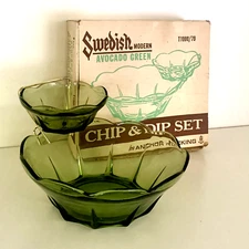 1960s Anchor Hocking Swedish Modern Chip and Dip Set - Avocado Green 3-Piece Set