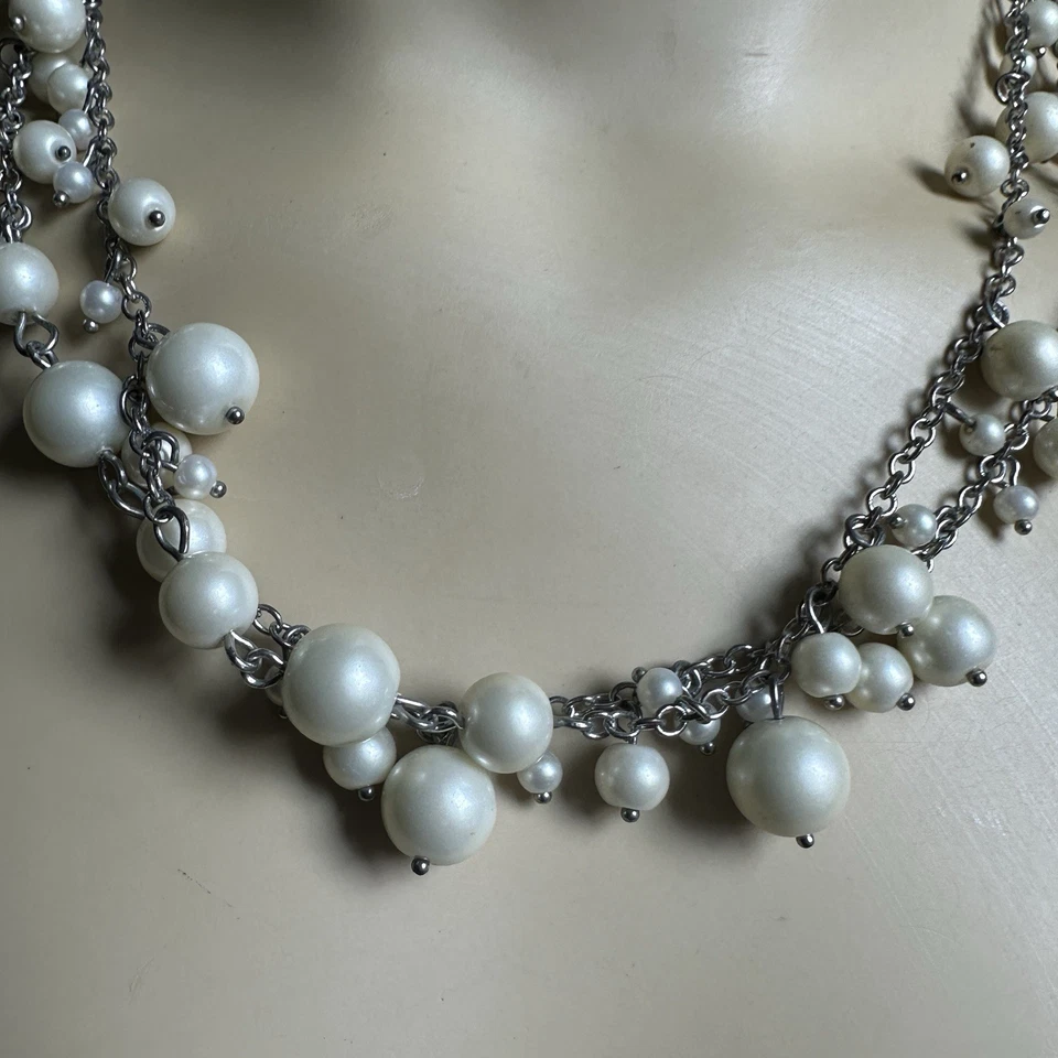 Collar Talbots Distintivo 36" Racimo de Perlas Imitadas Cuelga Tono Plata Foto 4 de 4