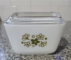 Vintage Pyrex Spring Blossom Crazy Daisy Refrigerator Dish 501 w/Lid 1 1/2 Cup