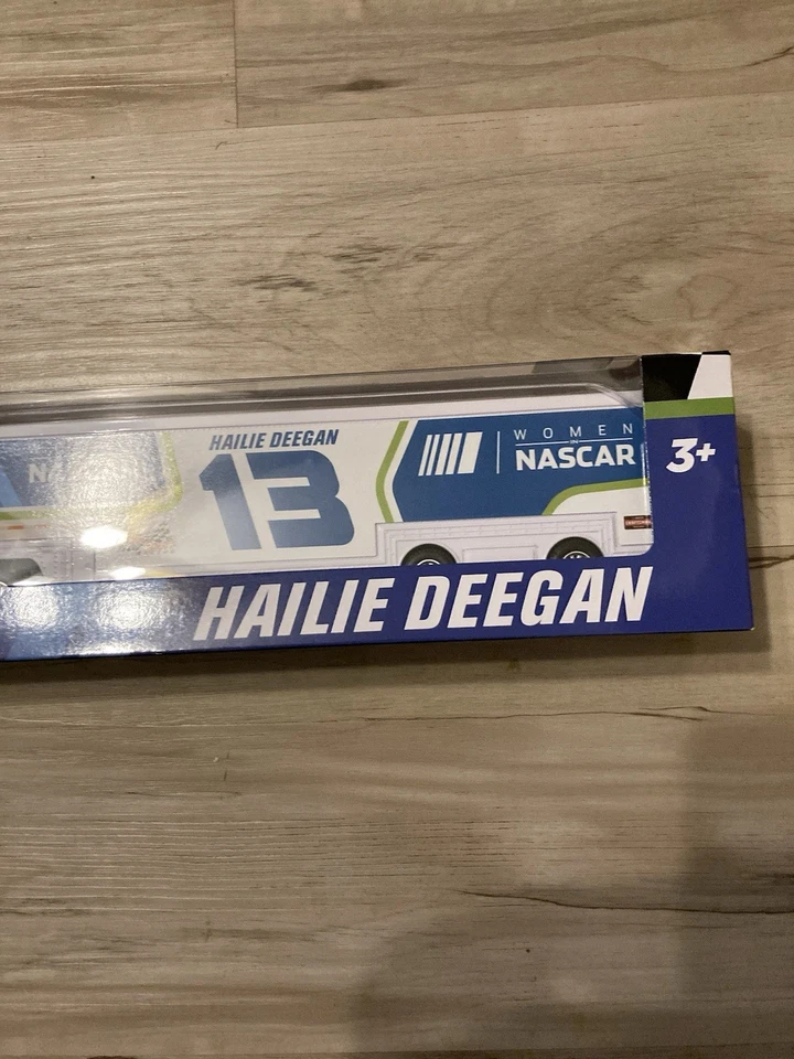 NASCAR Authentics Hailie Deegan Mujeres En NASCAR Semi Hauler Modelo 1:64 Totalmente Nuevo Foto 2 de 4