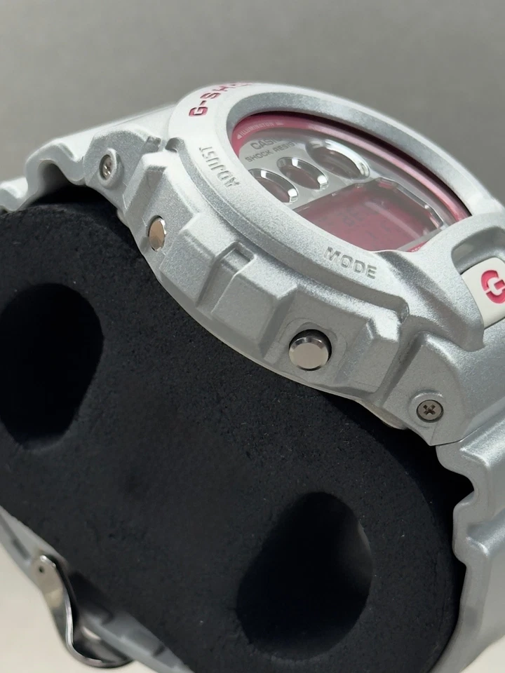 Raro Reloj Casio G-Shock DW-6900CB Color Plata y Rosa 1289 - Momento Hombre Foto 4 de 4