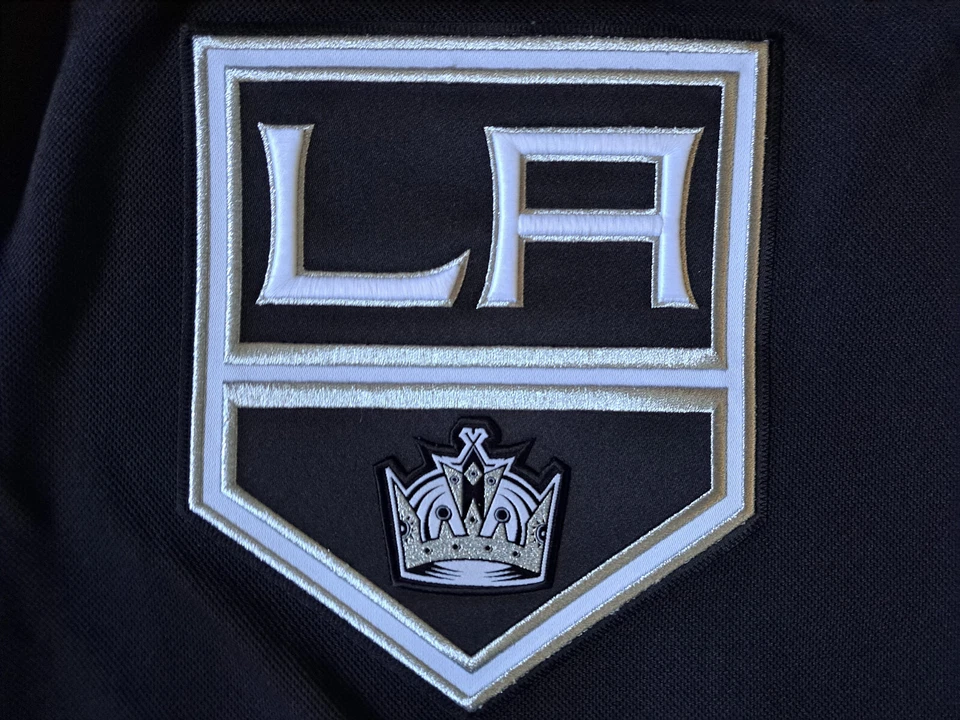 Camiseta mediana para hombre Jonathan Quick Los Angeles Kings negra Adidas 50 Foto 3 de 4