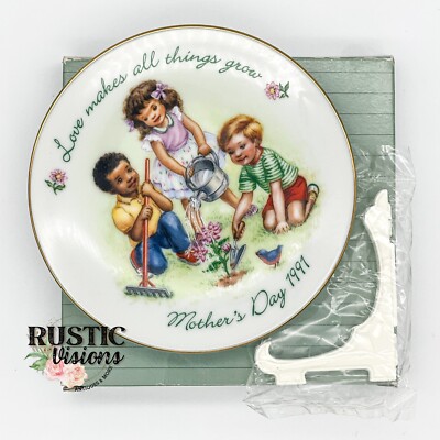 Avon 1991 Mother's Day Plate Love Makes All Things Grow. Porcelain 22K Gold Trim