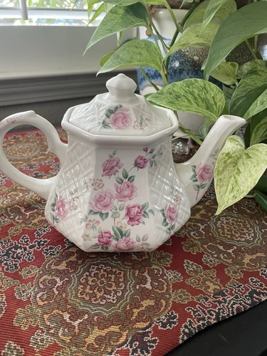 Vintage Sadler Windsor Teapot