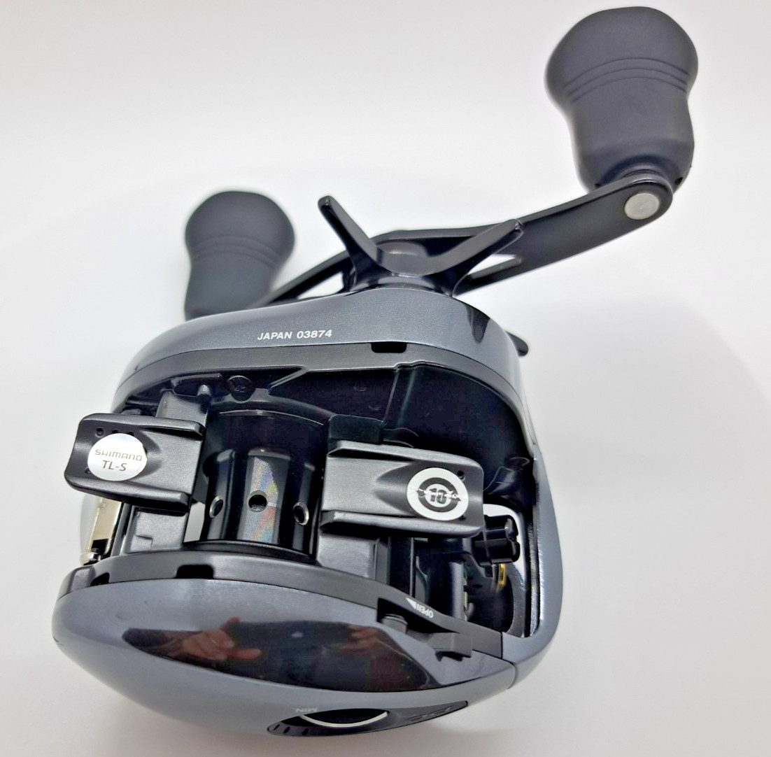 Mint Shimano 18 Antares DC MD XG  Right-handle  baitcasting reel from Japan
