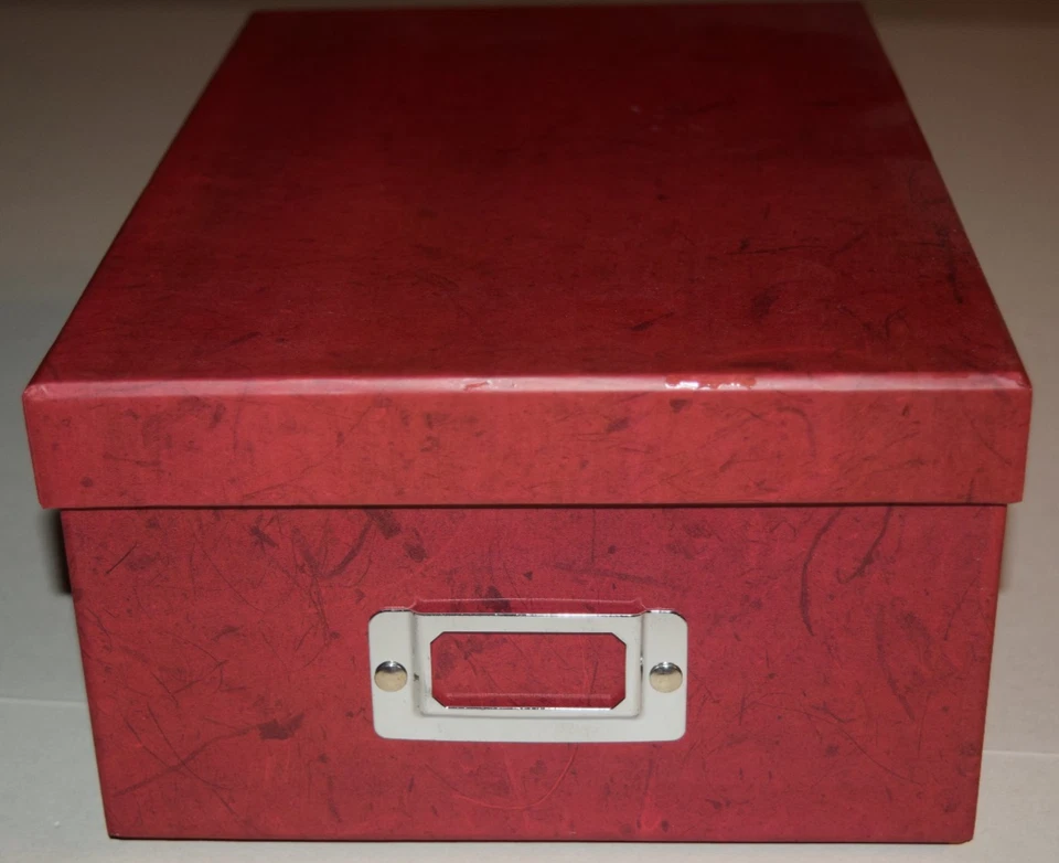 Caja de almacenamiento de fotos con memoria roja Pioneer para 1000 fotos LN 11x8x4" Foto 2 de 4