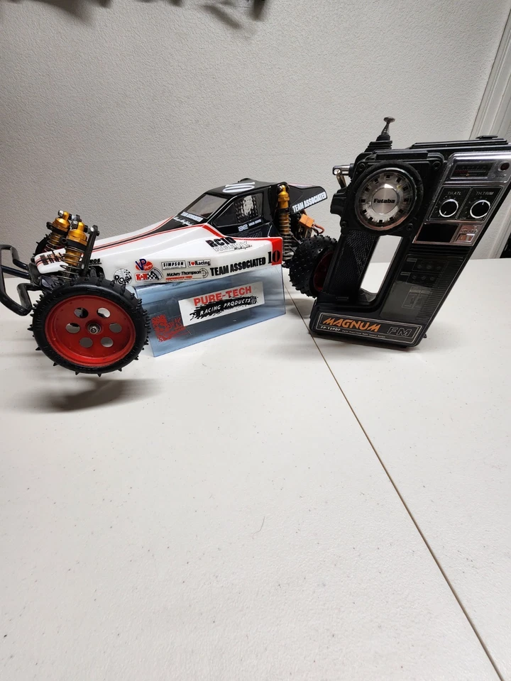 BUGGY DE CARRERAS VINTAGE TEAM ASOCIADO RC10 GRAPHITE PRO CON PIEZAS RARAS Foto 3 de 4