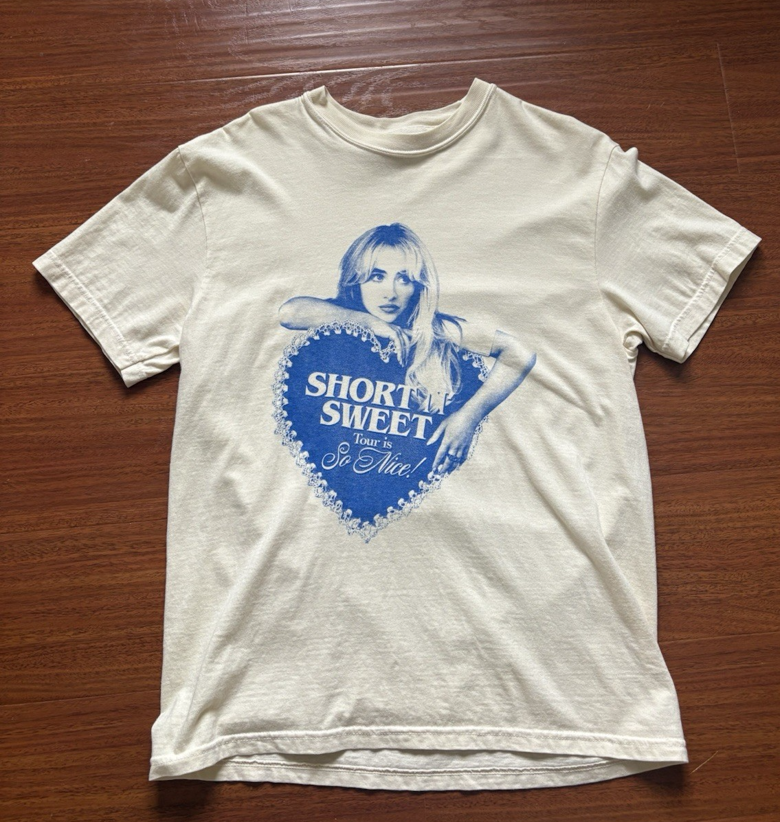 SabrinaCarpenter/SHORT N SWEET 2024 Tシャツ Sabrina Carpenter 2024 Short N' Sweet Tour Official Shirt