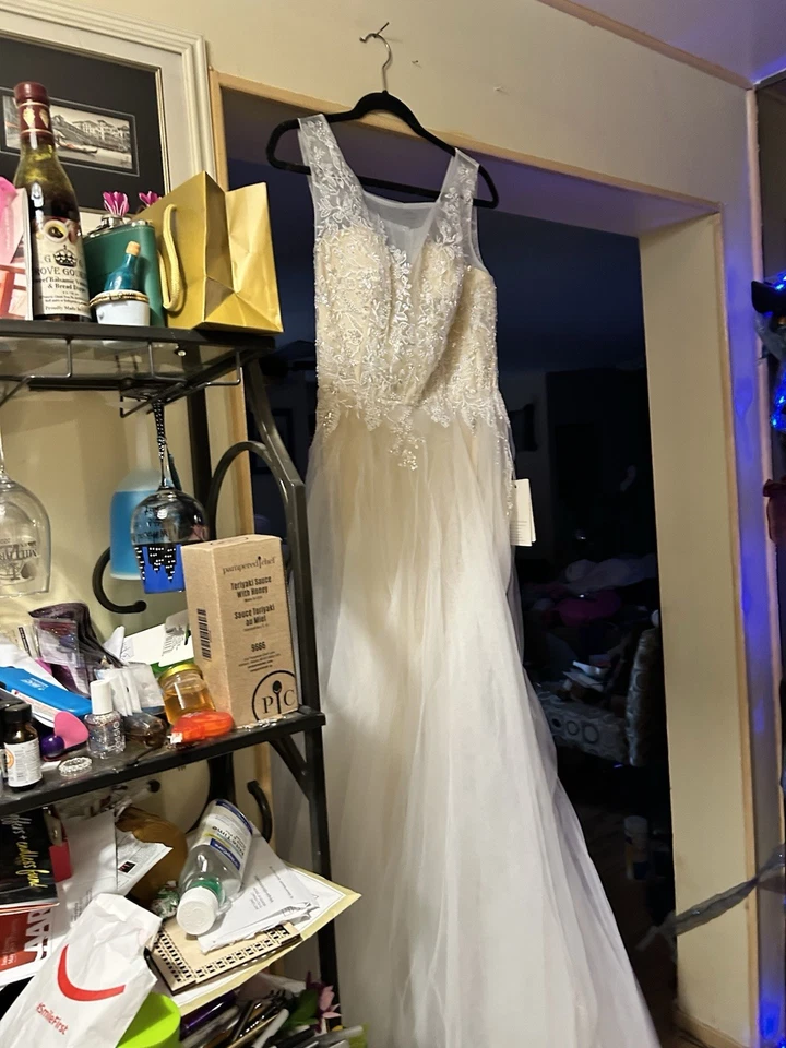 Novo com etiquetas. Tamanho 8-12 Pode experimentar pessoalmente  - Imagem 3 de 4