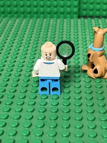 Seated Scooby Doo + Shaggy & Fred Parts - Lego Minifigures