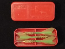 VINTAGE UNICORN Half Pint Darts 120 UNIPLUME GREEN FLIGHTS RED CASE England