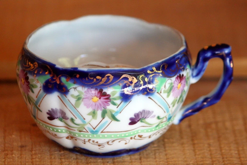 Antigua taza de bigote floral de moriaje dorado nipón de la época victoriana Foto 3 de 4