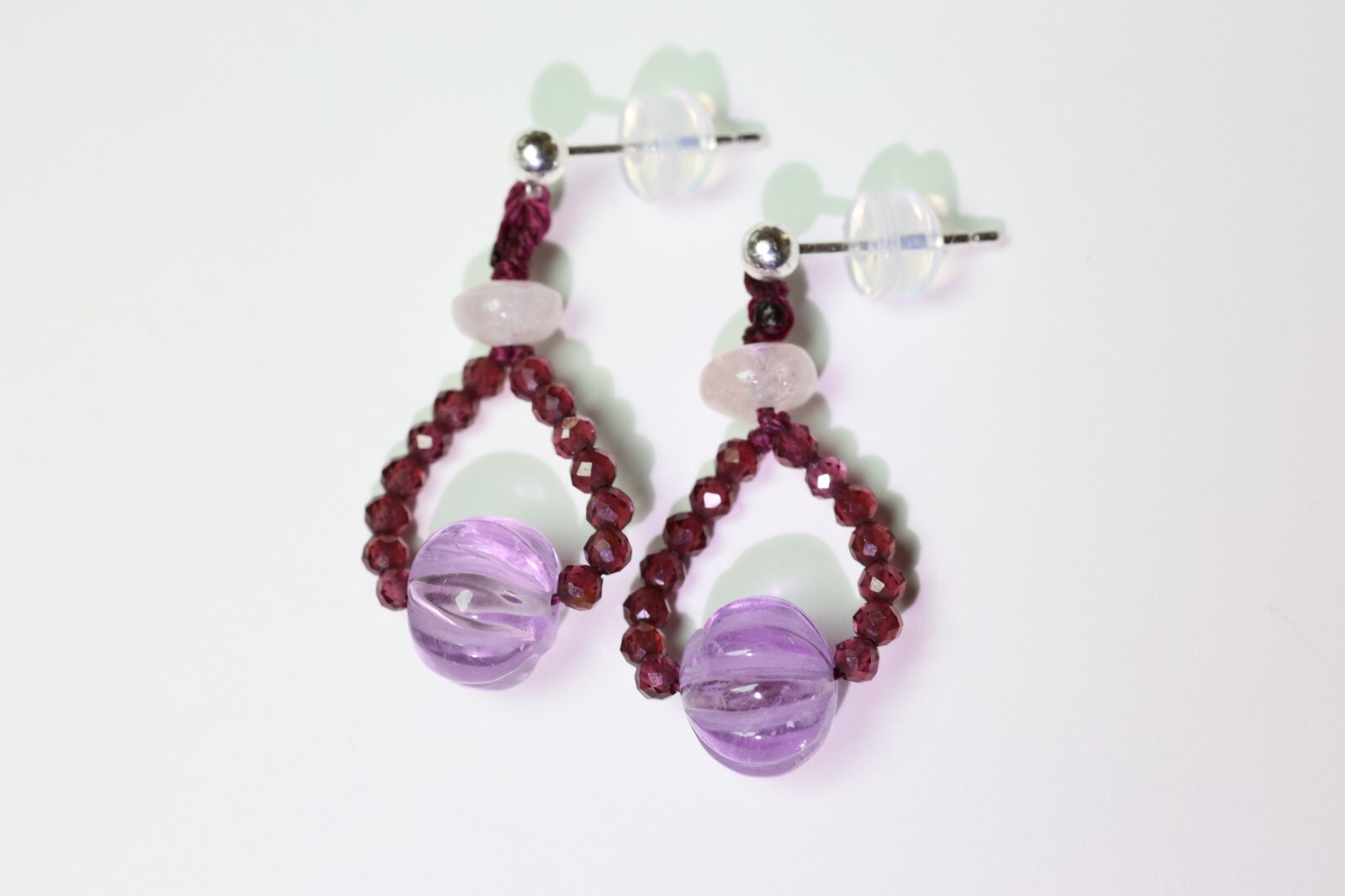 Boucles d'oreilles argent 925 avec pierre précieuse fine grenat rouge éclatant de 6mm