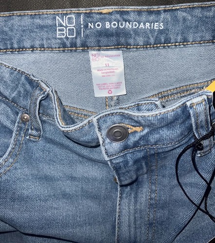 No Boundaries' Super High Rise Destructed Mom Jeans Med Wash Sz 11 👖NWTS - Picture 6 of 15