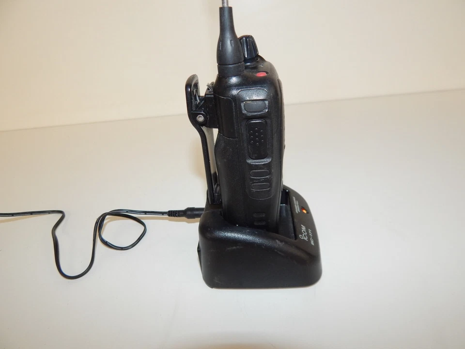 ICOM IC-F4021S Zwei-Wege-Funkgerät Mit BC-160 Ladegerät & Stromversorgung (XMU4) - Bild 4 von 4