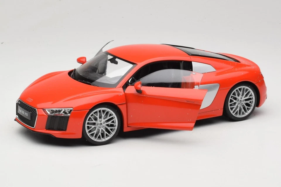 18052W Audi R8 V10 Coupe Red Welly 1:18 - Image 2 of 4