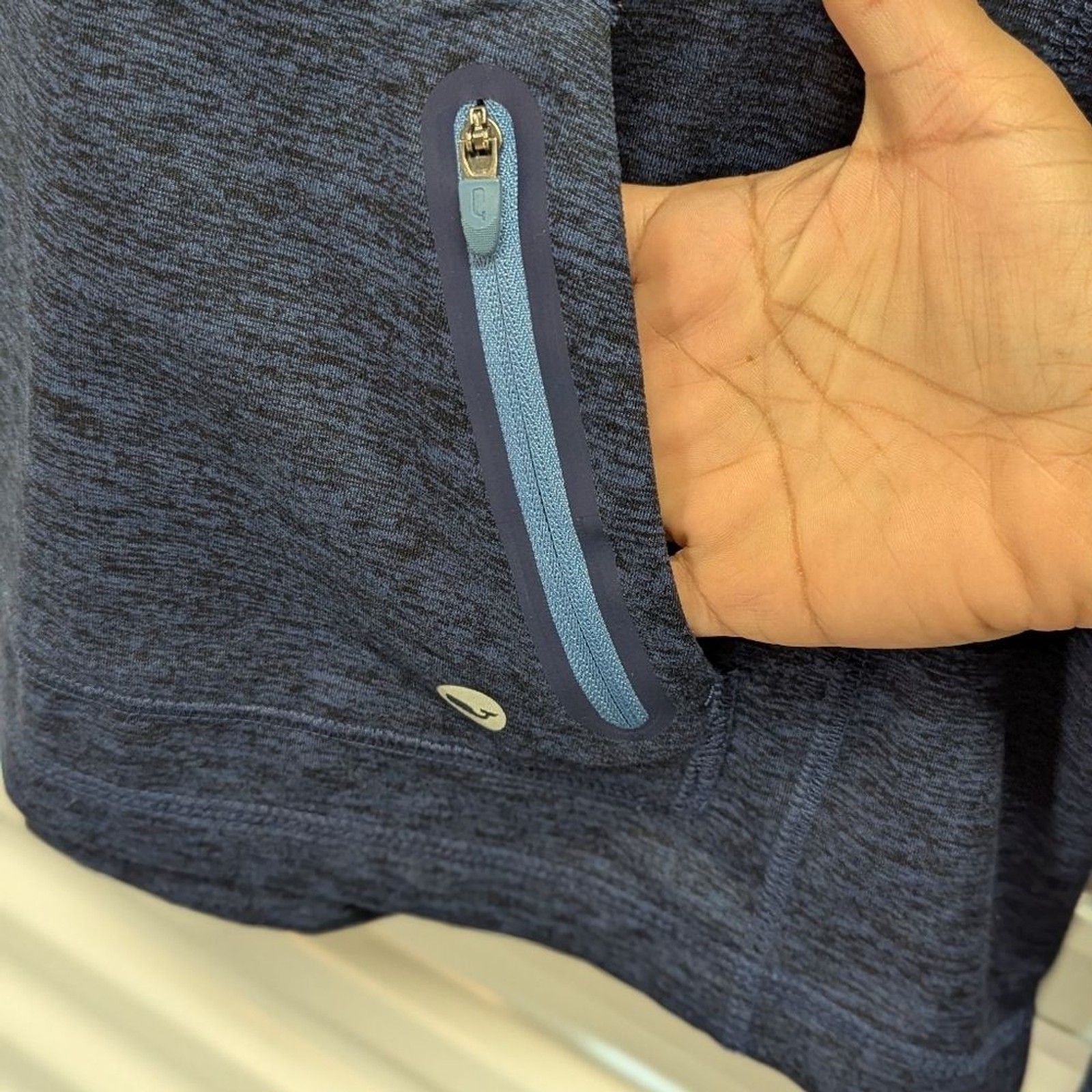 Vineyard Vines Performance Size Medium Pull Over … - image 3