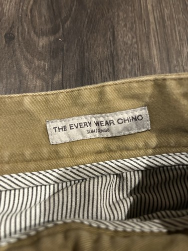 Pantalones chinos Goodfellow caqui ajustados Every Wear para hombre talla 30x30 - Imagen 3 de 4
