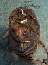 REI Co-op Flash 18 Pack with FREE Vargo Whistle and Compass