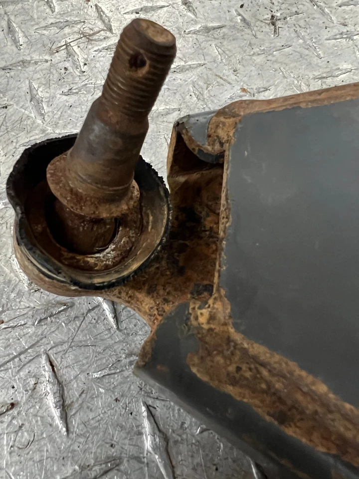 2004 Kubota RTV 900 Right Front Lower A Arm NEEDS BALL JOINT Foto 2 de 4